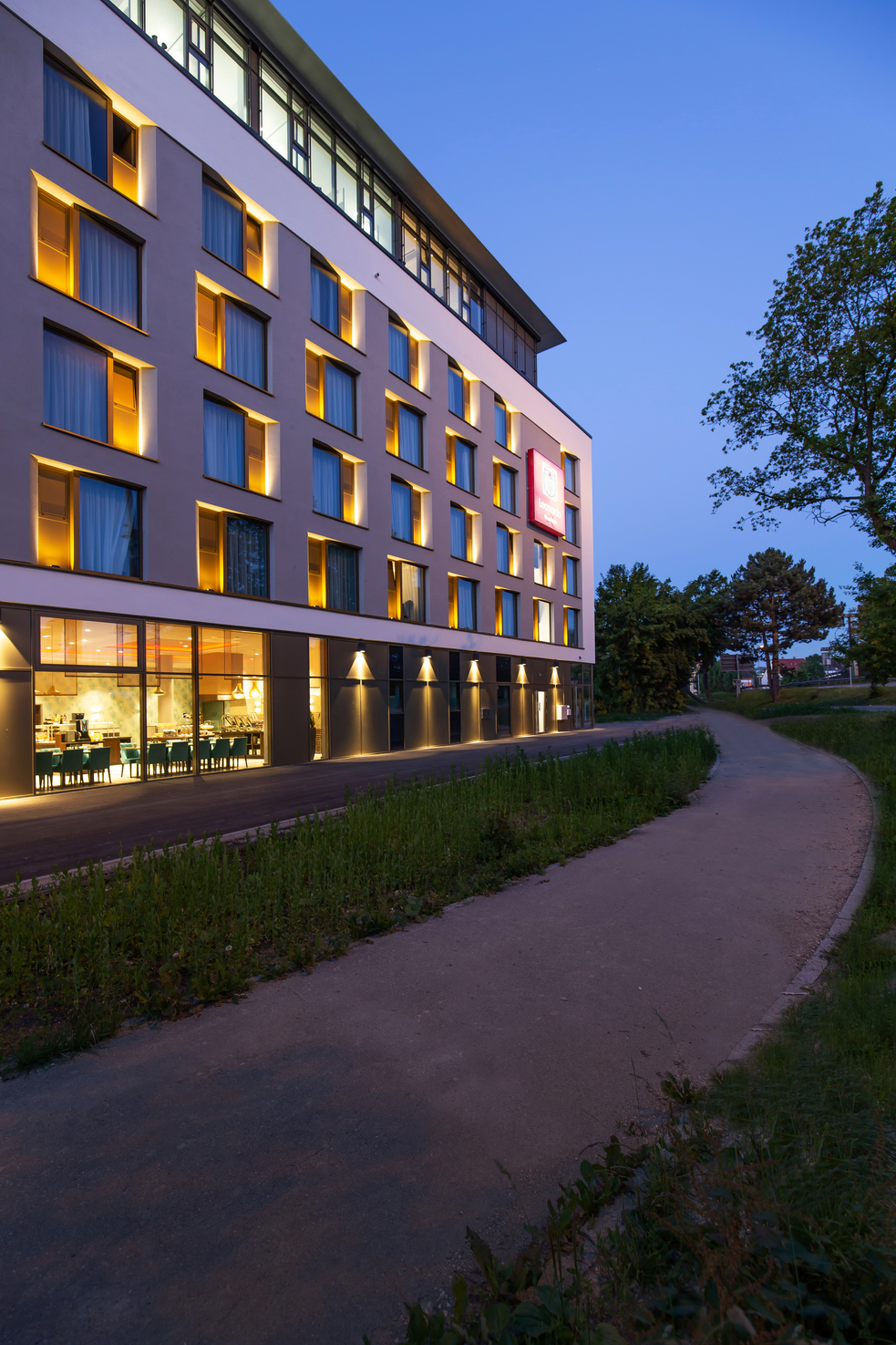 Büroetage pro invest und Leonardo Royal Hotel Ulm
